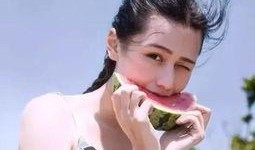 网红小神彤吃瓜图片大全,网红美食界的趣味瞬间